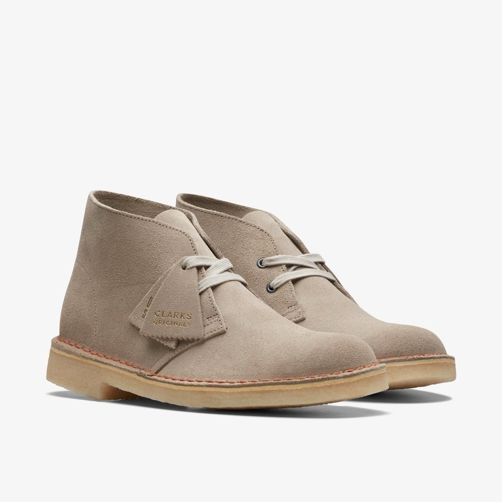 Women’s CLARKS Desert Boots suede leather lace up boots- Size 7.